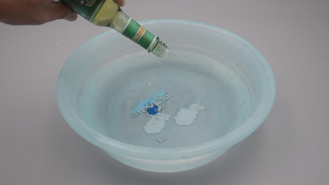 夏天开风扇，记得要在上面盖一条毛巾，知道的人还不多，涨知识了