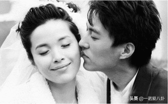 戏里戏外，靳东对离过婚女人情有独钟，2次爱离