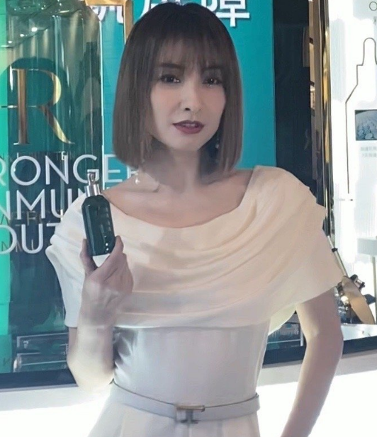 38岁吴昕瘦出新高度，生图曝光暴露真实状态，被