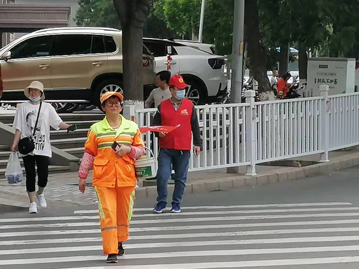 西固区临洮街街道文明交通劝导志愿服务活动持续“升温”