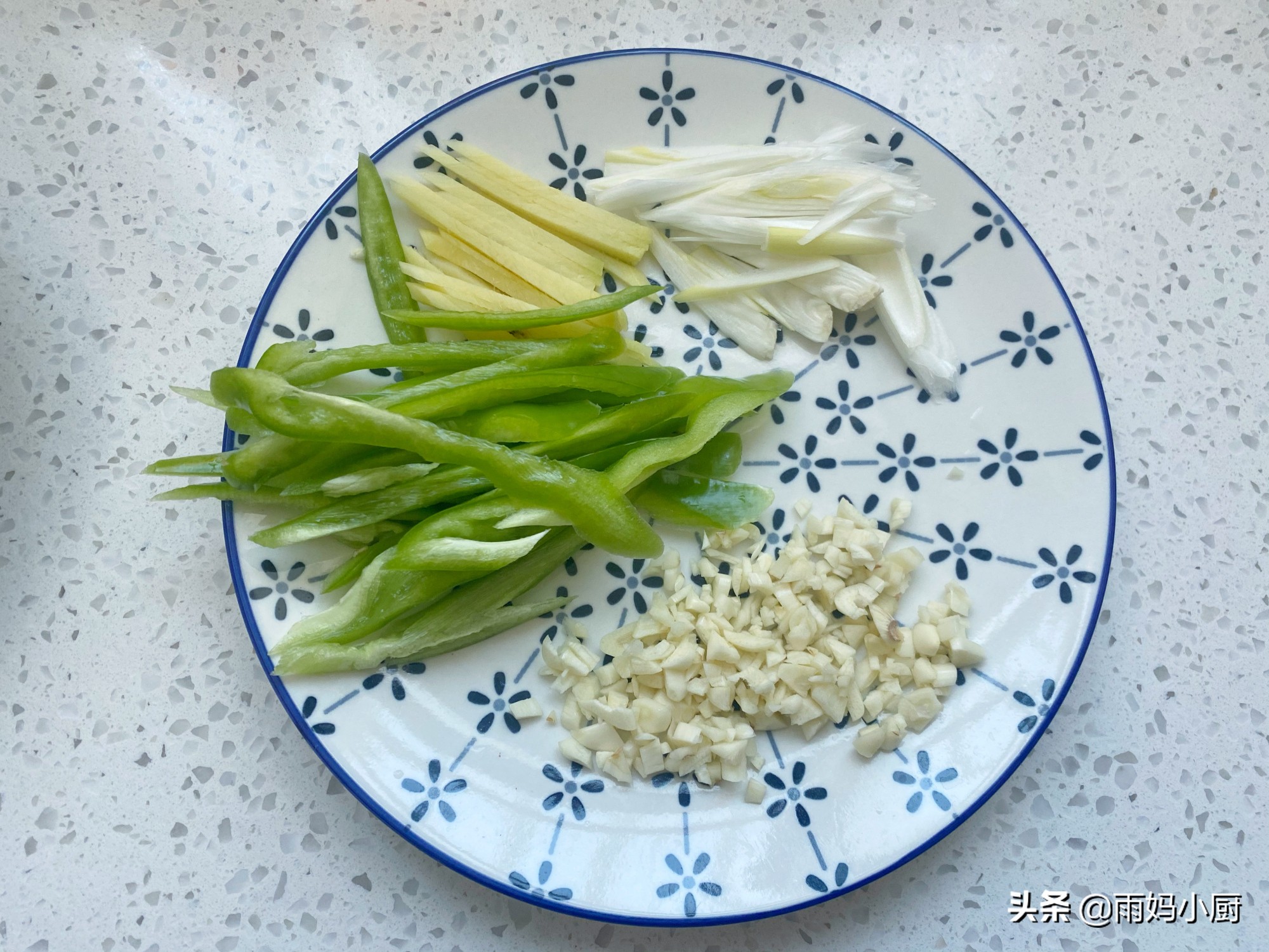 排骨别只会煲汤了，试试这做法，软嫩入味又下饭，好吃到吮手指