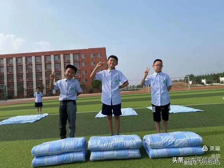 棱角分明 方方正正——江河国际实验学校进行低年级叠被子比赛