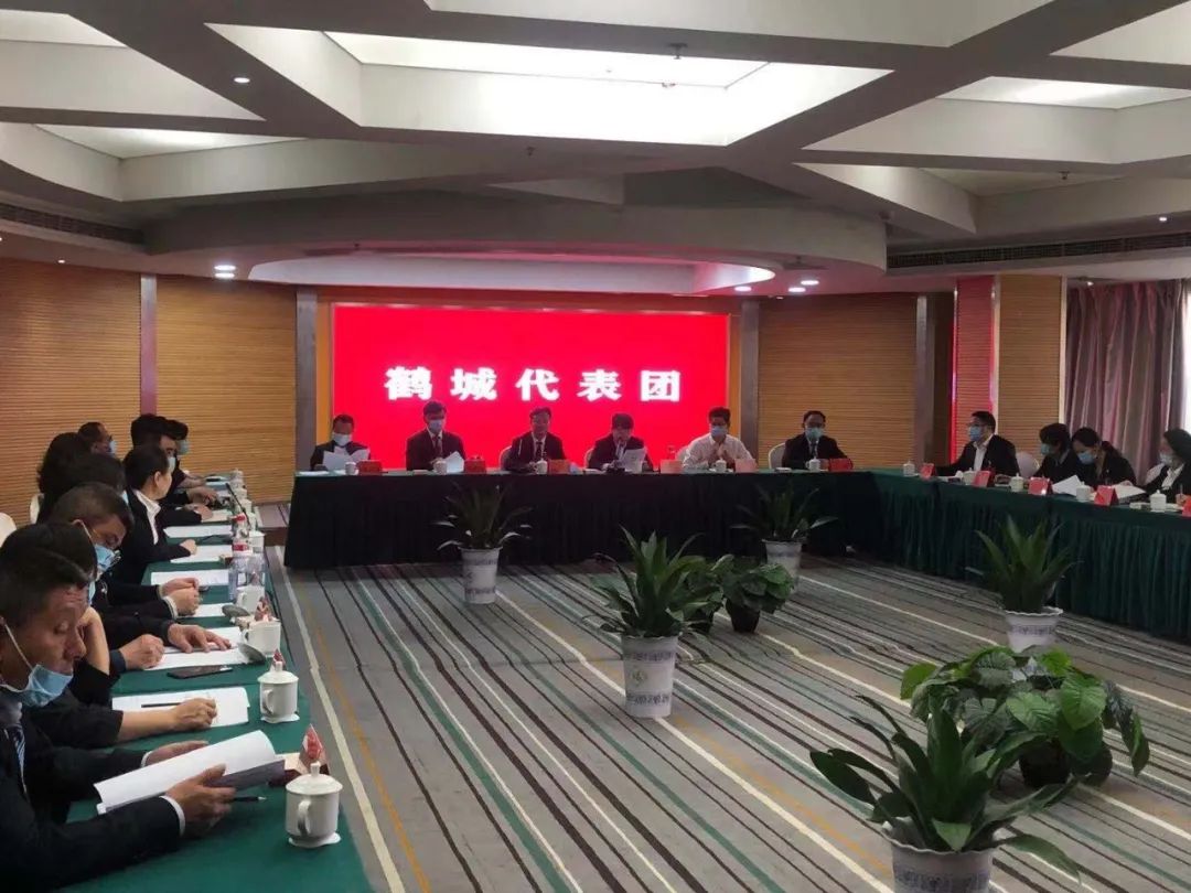 【图片新闻】市五届人大六次会议各代表团举行分组讨论
