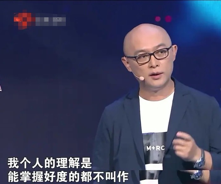 49岁孟非开豪车出游，遭网友吐槽不开国产车，霸气回怼：我愿意