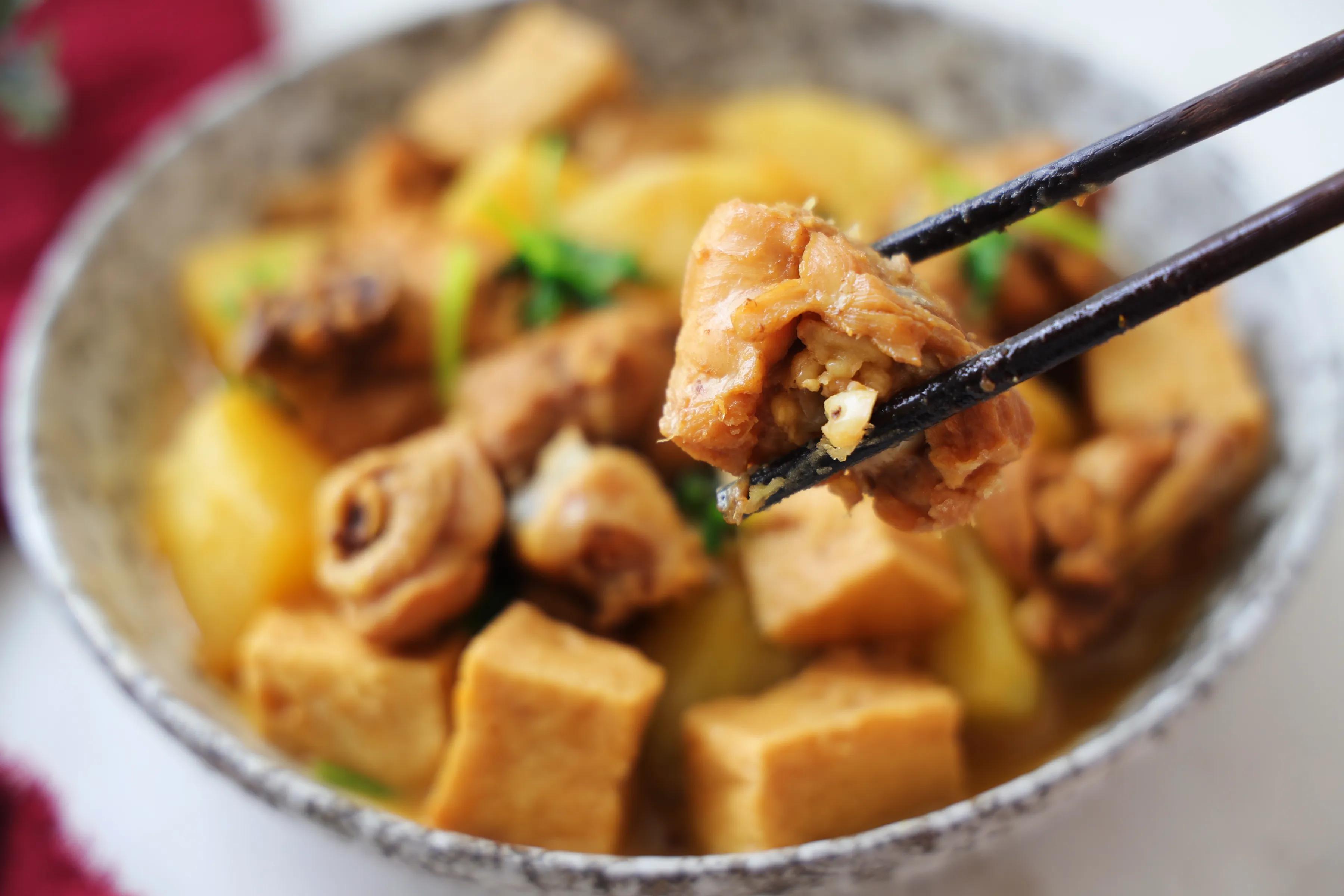 土豆燉雞塊，小時候的味道，燉一大鍋，全家人圍著吃，滿足又解饞