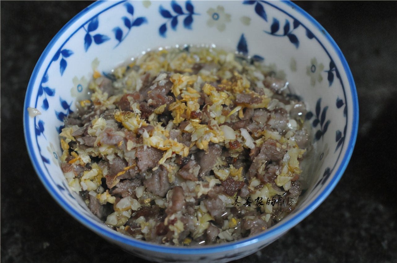 茄子別再炒了，加1把大蒜，不蒸也不炸，鮮嫩入味，少油最健康