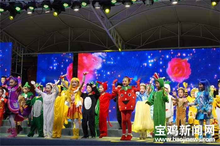 寶雞高新第二小學(xué)怎么樣?這場(chǎng)晚會(huì)“嗨”“燃”“酷”(圖5) 寶雞高新第二小學(xué)怎么樣?這場(chǎng)晚會(huì)“嗨”“燃”“酷”(圖5)