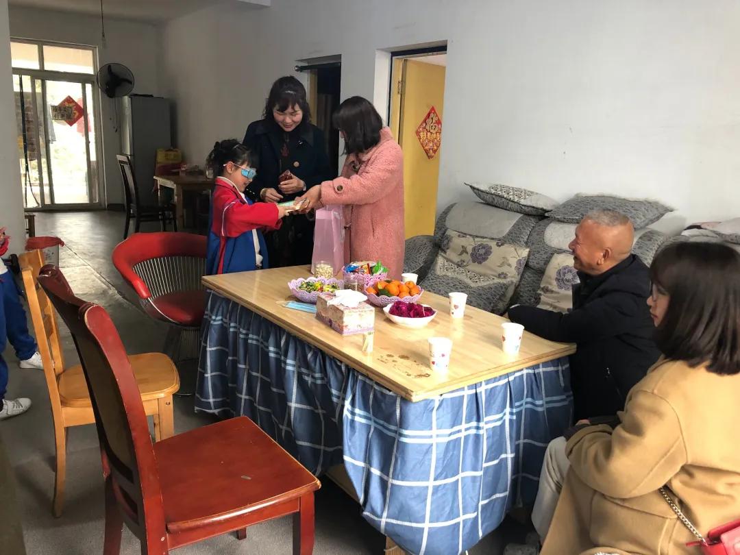 春日融融家访日 真情传递暖人心——双流区金桥小学入户家访活动