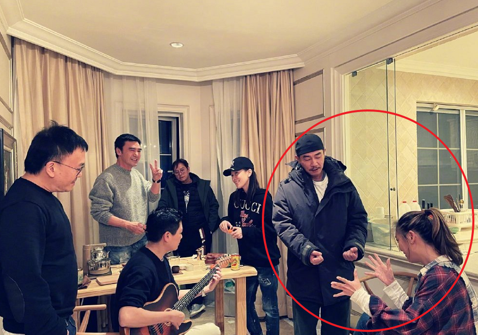 陳小春夫婦好友聚會，鐘鎮濤譚詠麟同框，佘詩曼素顏出鏡讓人意外