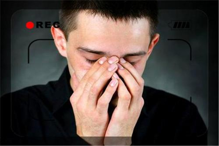 要扶持因创业导致的失信被执行人东山再起，推动目前小微经济发展