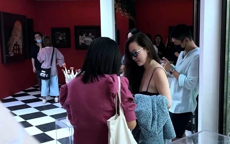 杜江夫妇低调带儿女游玩散心，霍思燕惬意微笑，网友：太幸福了