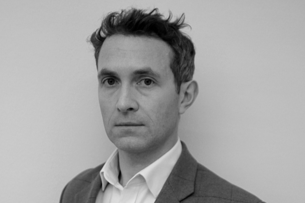 英国人要为前殖民地出头？派航母对中国耀武扬