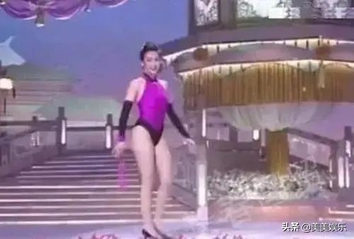 “人鱼公主”钟丽缇的坎坷感情：三婚两离，50岁仍为老公拼四胎