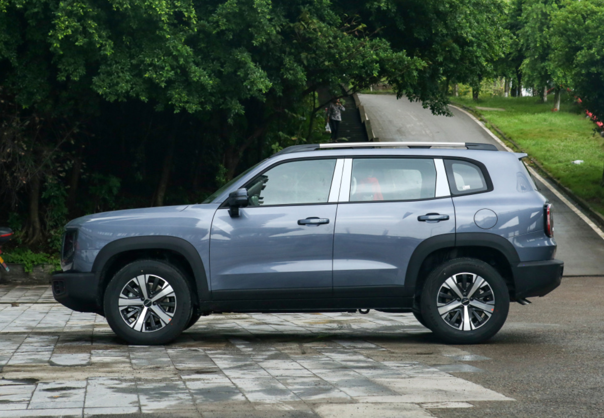 哈弗大狗够猛够威风，2.0T最大211马力真得劲