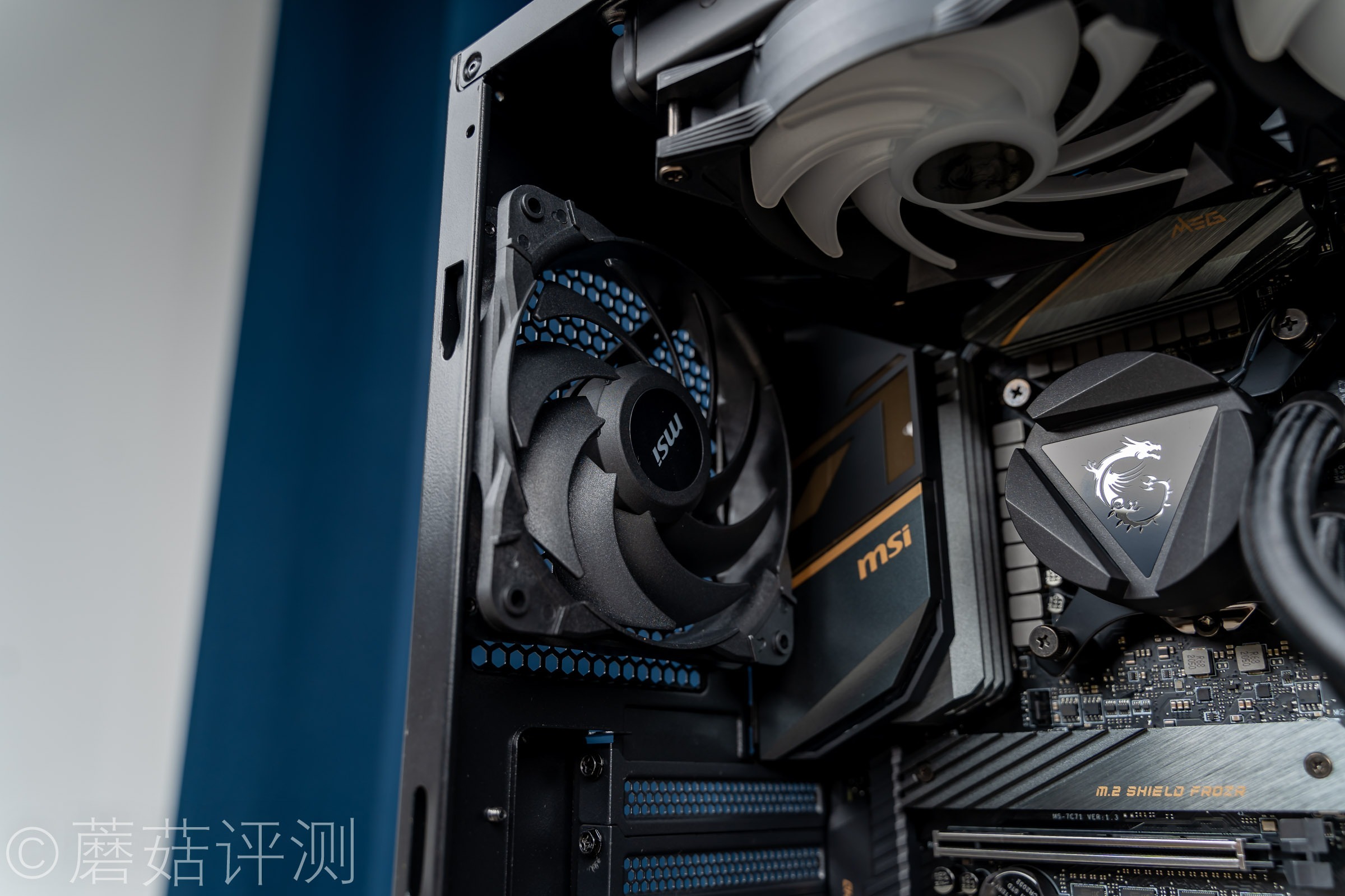 原来整机还可以这样装！微星MAG幻彩佩龙斧I9 10900K主机 拆解评测