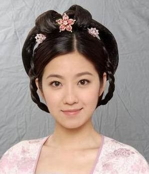 韩国女团舞台偷中国文化，买营销评论翻车，舞台造型像盗版红孩儿