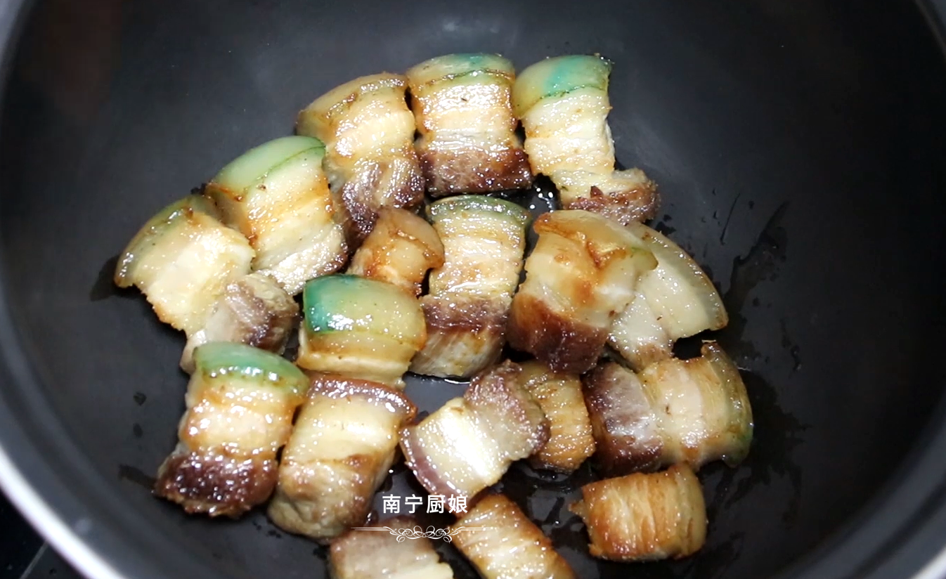 做紅燒肉時，焯水和直接燉都不對，大廚教你正確做法，軟糯還不膩