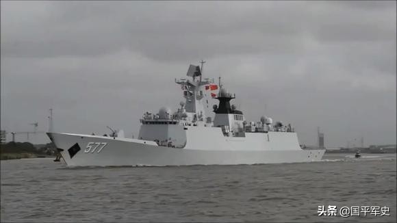 055型万吨大驱，首次成航母带刀侍卫，辽宁号编