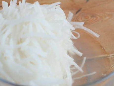 图片[3]-萝卜牛肉馅饺子的做法 大厨教你正确萝卜做馅包饺子做法 鲜香-起舞食谱网