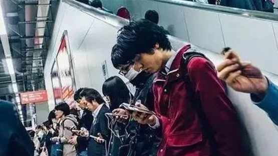 新加坡国父李光耀：我对日本的未来十分悲观，日本注定走向平庸