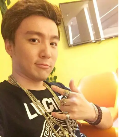 “三毛”长大了！8岁成名，14岁秃顶，34岁变帅哥