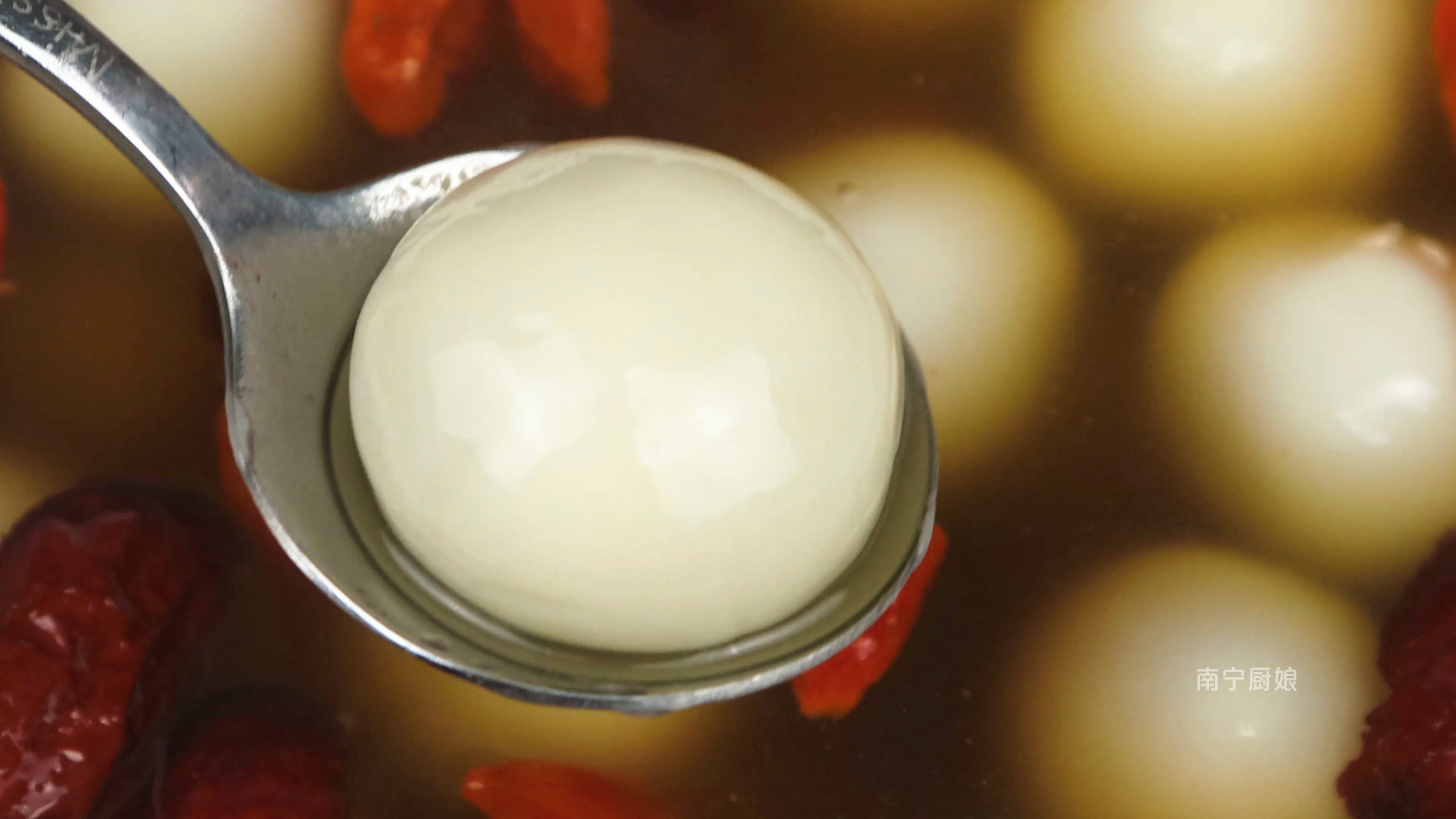 煮湯圓冷水下鍋、熱水下鍋都不對，教你一招，湯圓個個圓潤不露餡