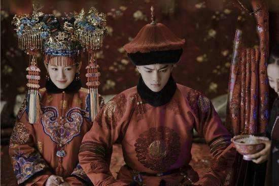 不是雍正生母，也非养母，但死后被追封为皇贵