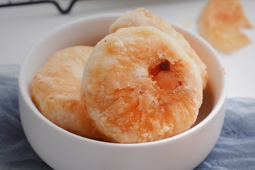 绿豆别再煲汤了，换个新吃法，清凉解暑无添加，又香又甜酥掉渣