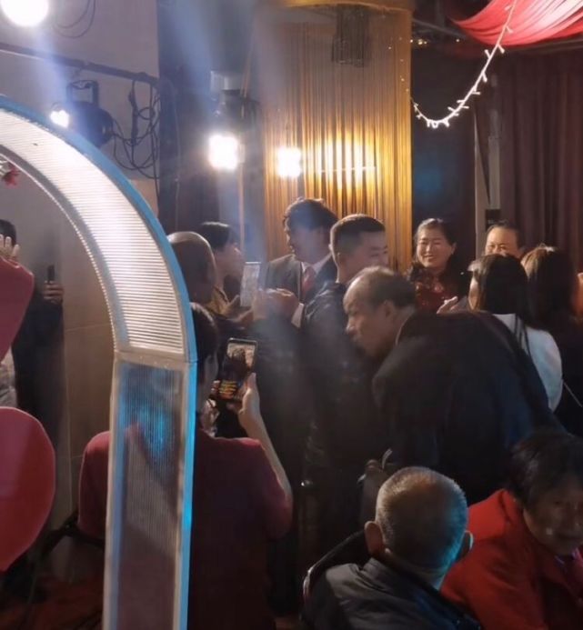 ֱ�����¸���ӻ����ֳ��ӵ��������񣬶��Ӿ�����֮���Ҹ�͵Ц