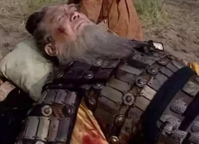 黄忠斩杀夏侯敦前来复命，刘备差点丧命大怒，