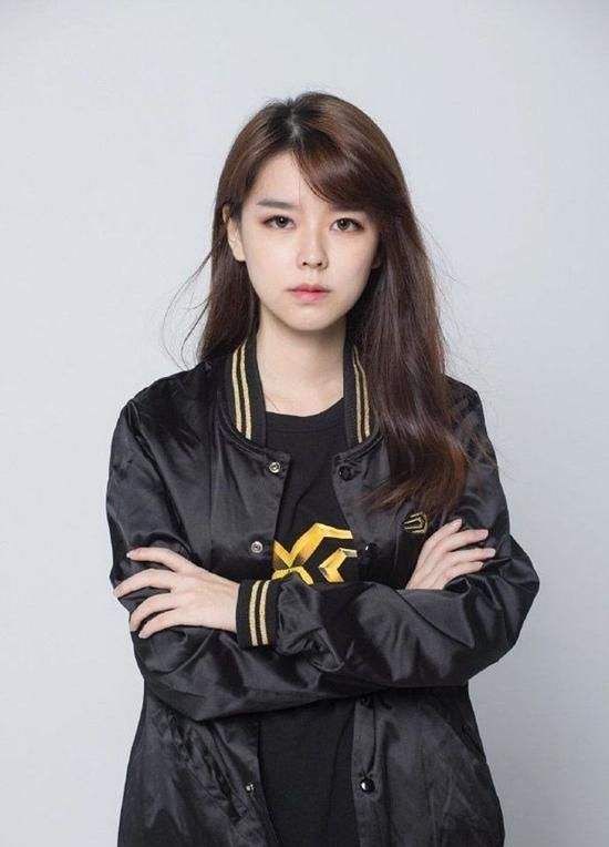 陈赫御用陪玩女主播熬夜研究lol自走棋，最后得出六个字结论