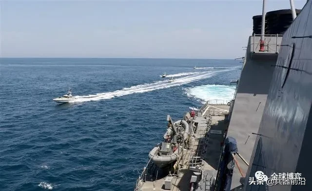 霍尔木兹夜间一声巨响，伊朗军舰遭自家海军C