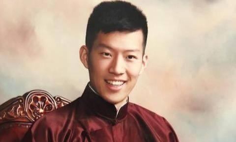 德云四少近况曝光，何云伟被徒弟“踢”，曹云金却住豪宅泡女明星