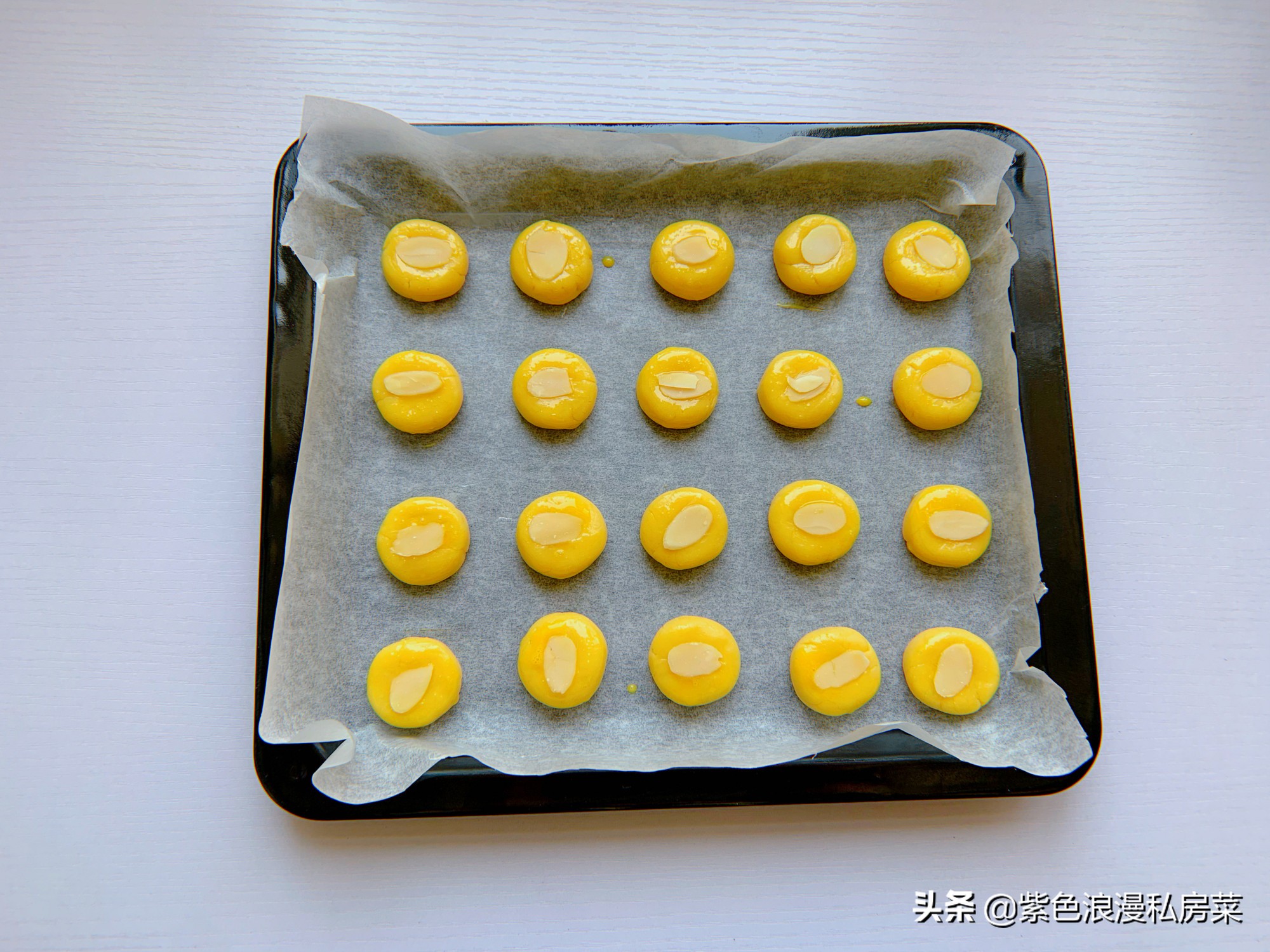 簡單易做的小甜品，奶香濃郁，一口一個酥到掉渣，新手看完就會