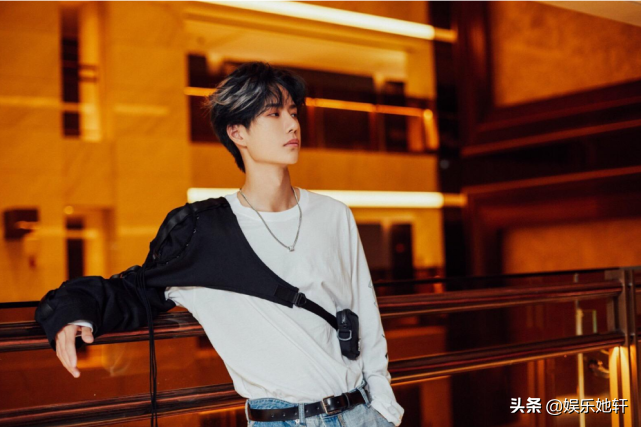 《有翡》才杀青，王一博就自爆还有两个戏！看