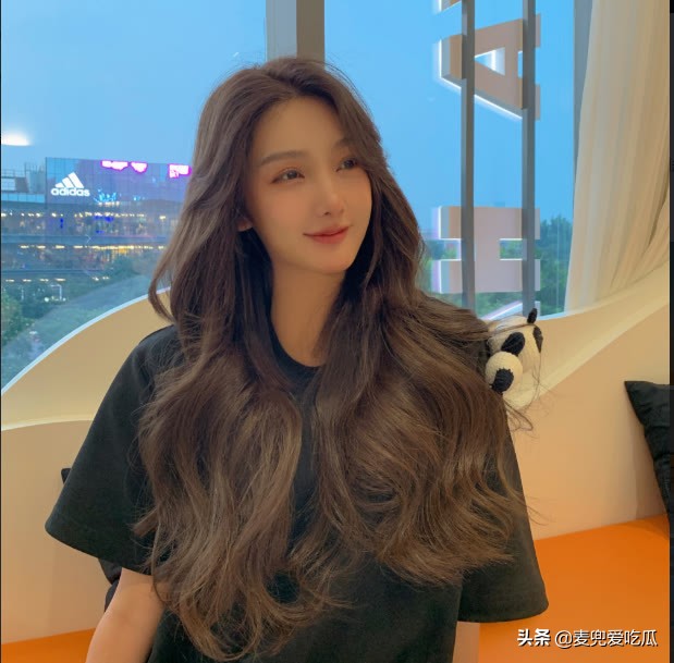 都美竹高调晒美照？剪短长发重新开始，网友：