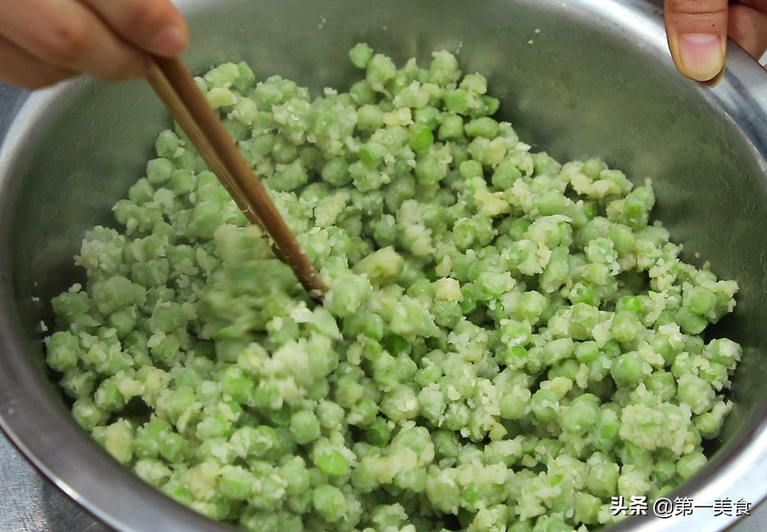 图片[6]-豆角粒打入一个鸡蛋 厨师长教你蒸豆角技巧 不粘连不坨块又清脆-起舞食谱网