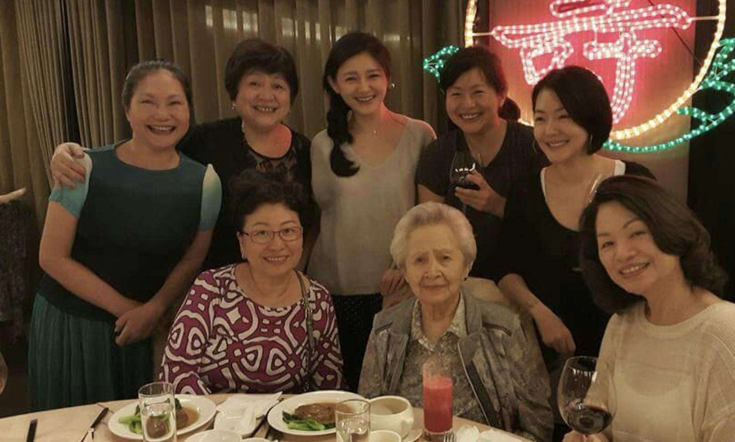 小s奶奶去世，再過3天就是99歲大壽，2年前已經不認識家人