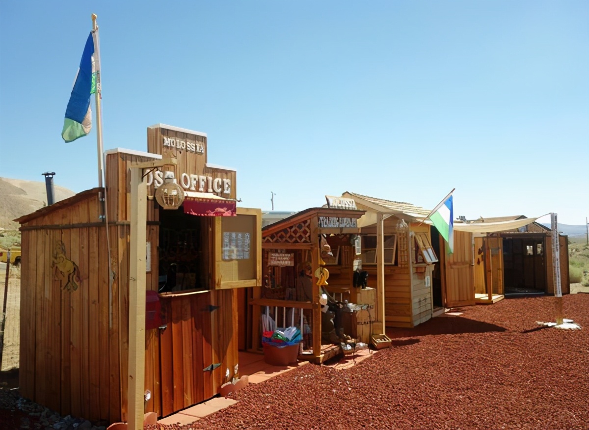 蜗居在美国沙漠的“国中国”，人口仅32人，延续