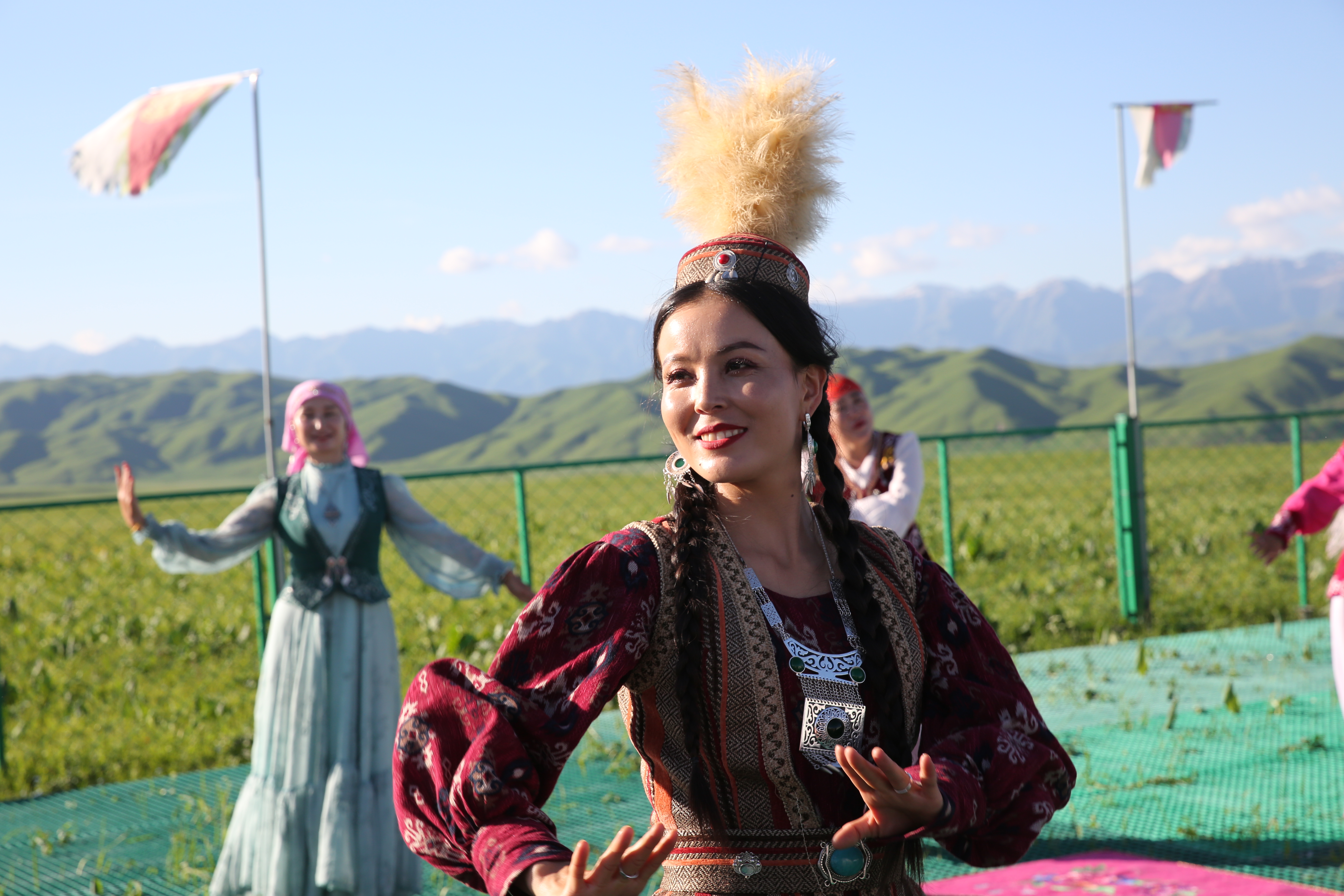 中外籍记者看新疆这里的少数民族文化充满魅力