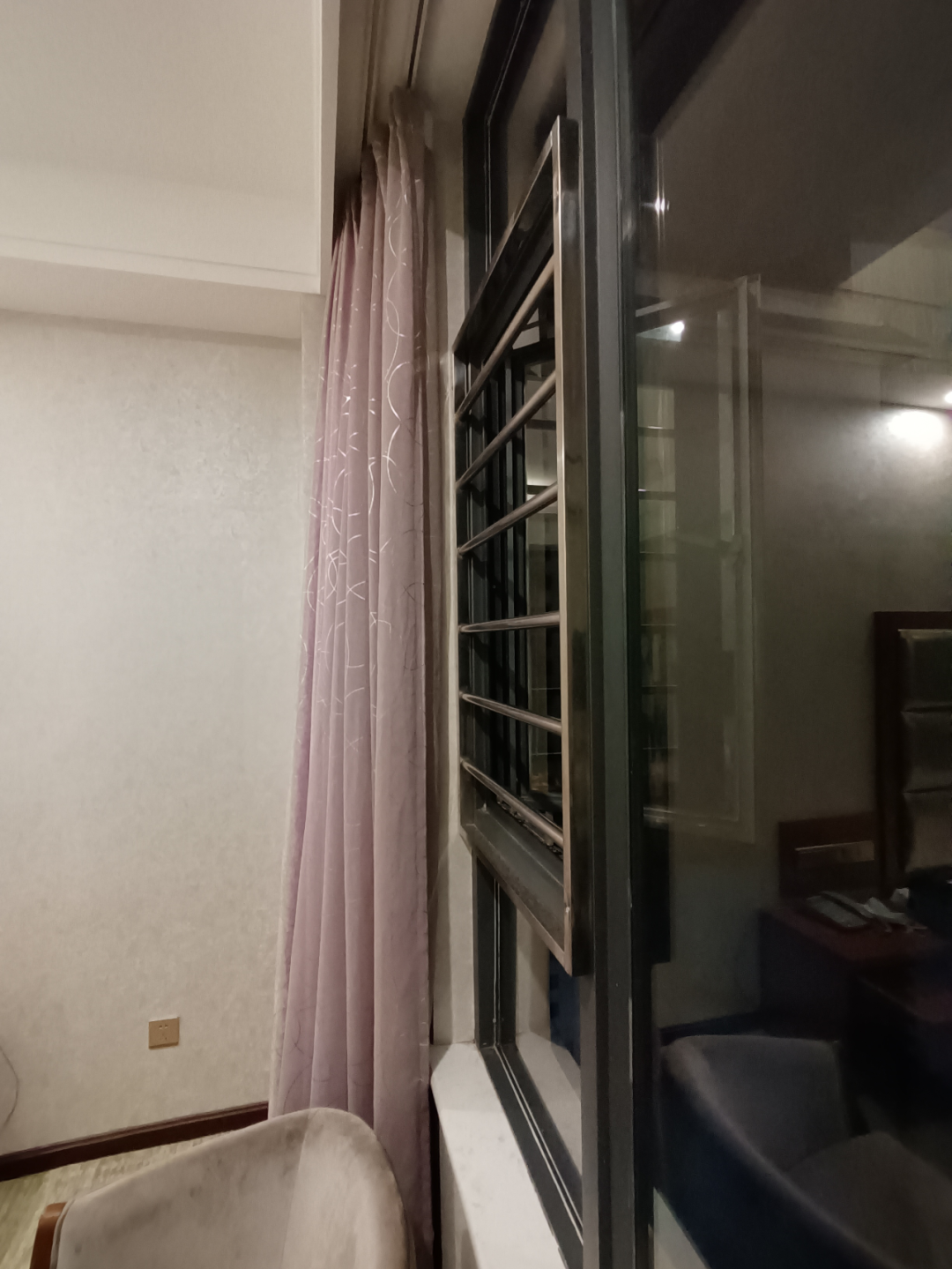 科东尼门窗丨安全防护栏，筑牢安全网