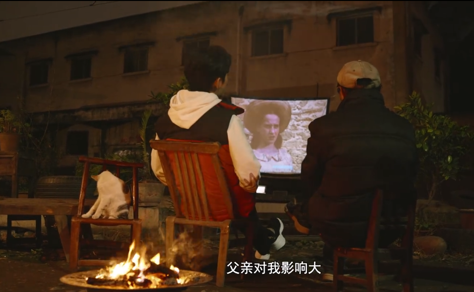 肖战阐述原生家庭：爸爸内敛、妈妈唠叨，却养