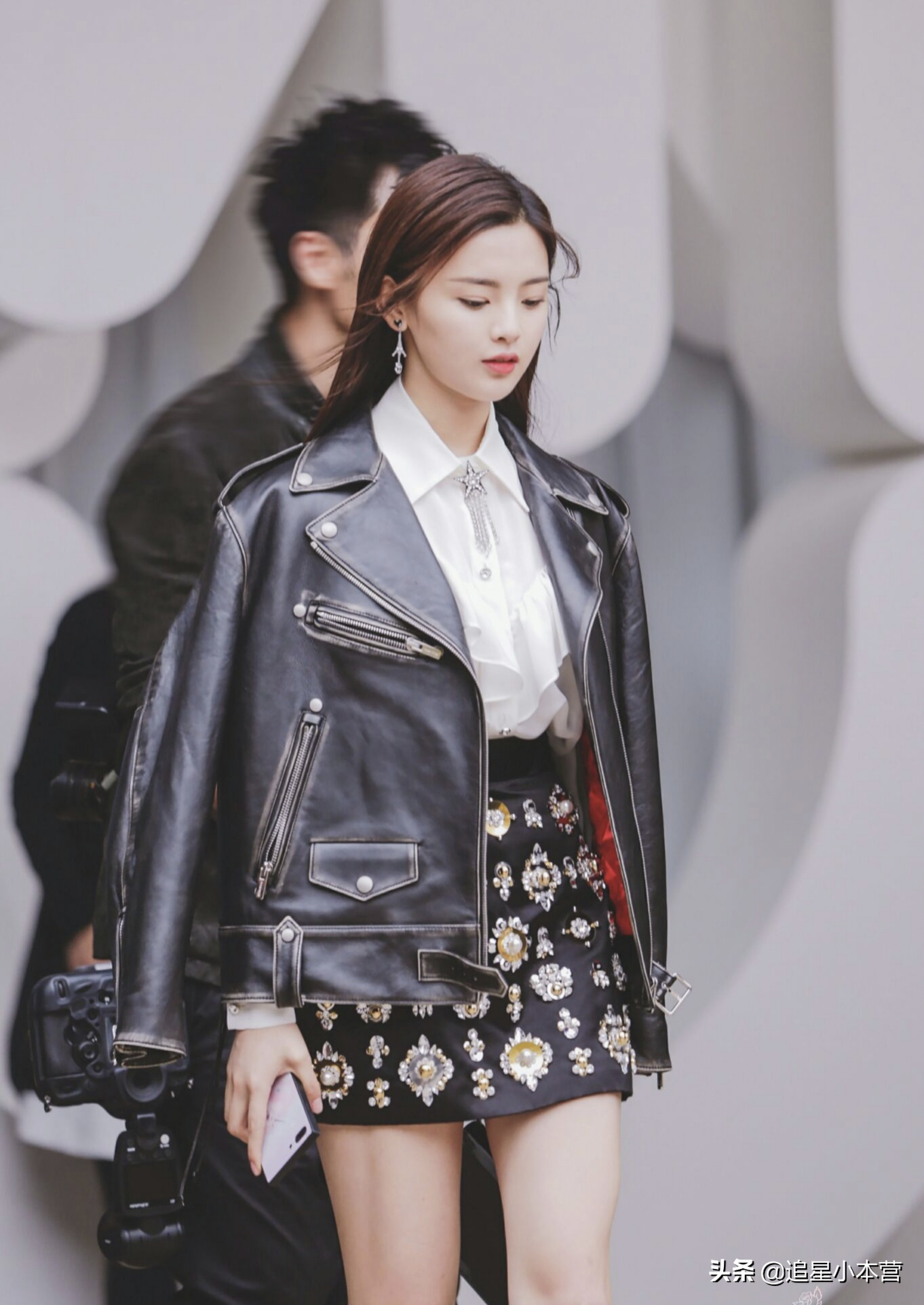 杨超越为什么火？娱乐圈的阶级固化，她寄托着