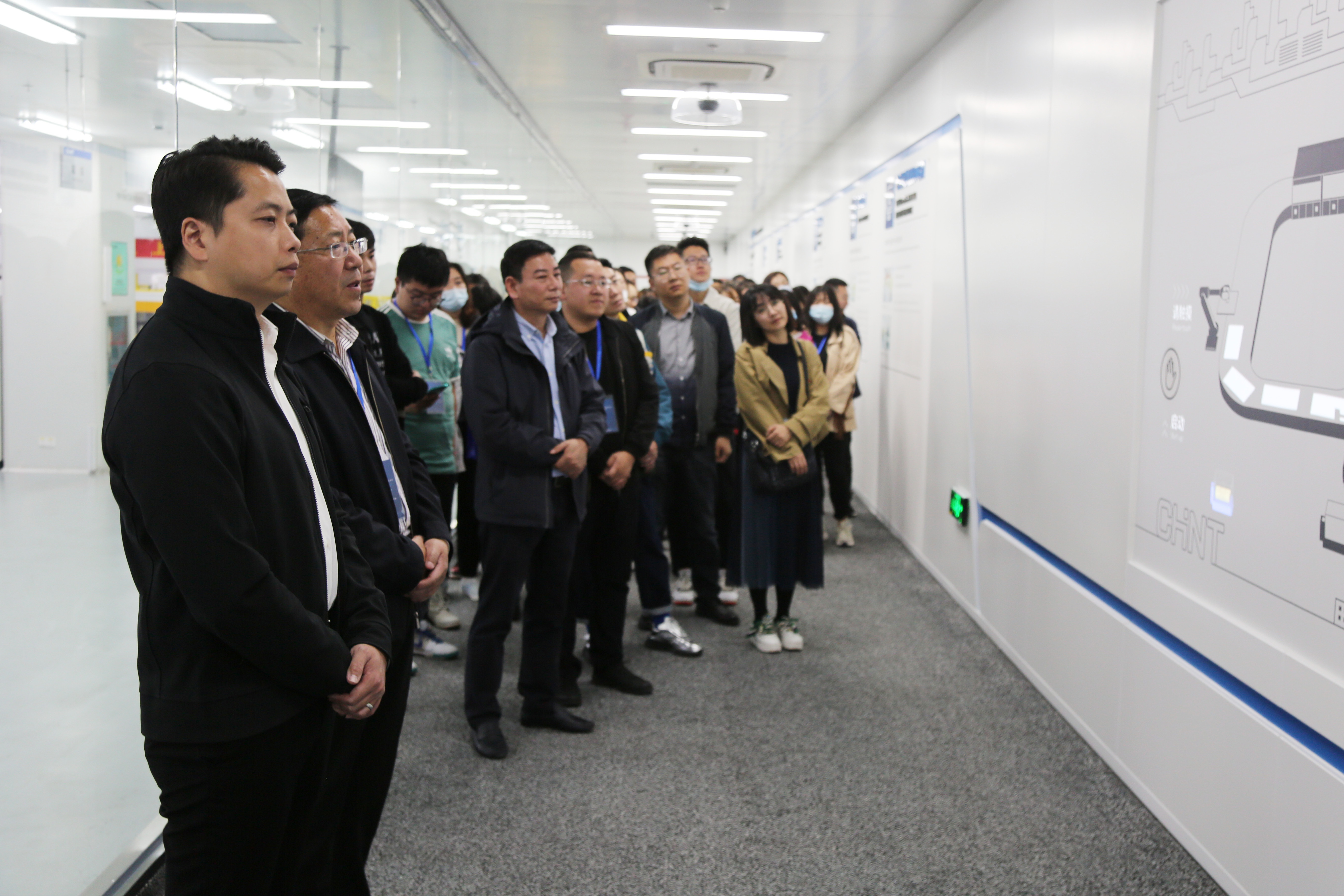 内蒙古电力集团优秀团青年干部走进正泰观摩交流