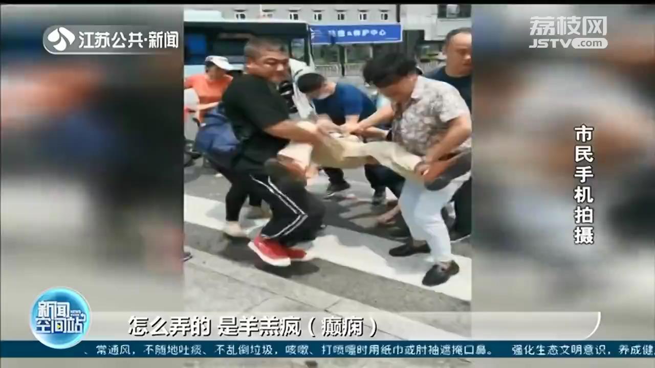 [癫痫]幸亏几名医生路过实施专业施救 男子突发癫痫倒地