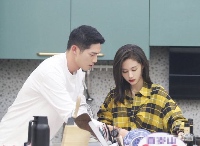 嗑的CP成真了！王子文吴永恩私下同回酒店，节目里两人就好甜