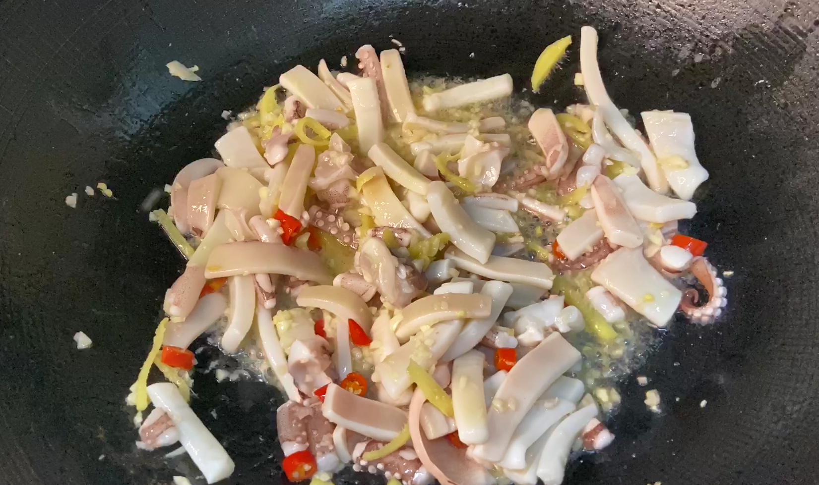 The restaurant owner taught me to stir-fry squid to make it the best