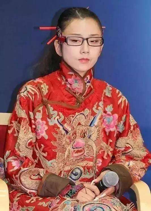 戚薇力挺杨丽萍，对无脑网友疯狂开炮：女人不