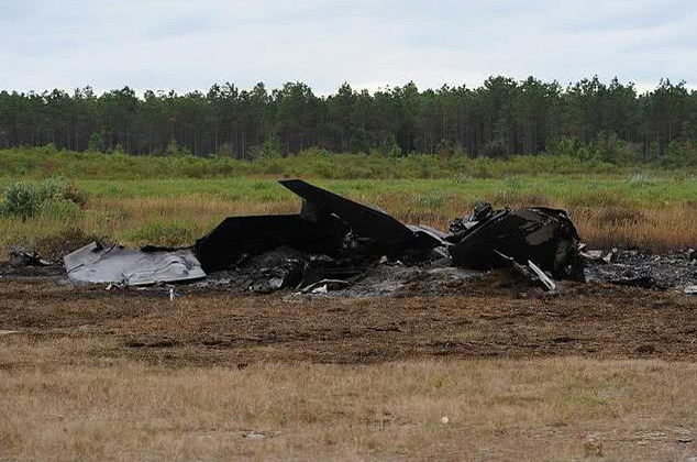 美F22和F35接连坠毁！英国人兴奋坏了：这次我们
