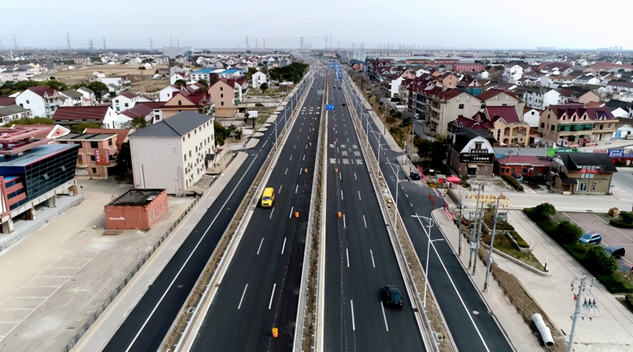 上海一条道路升级完成，由两车道升至六车道，历时1200多天